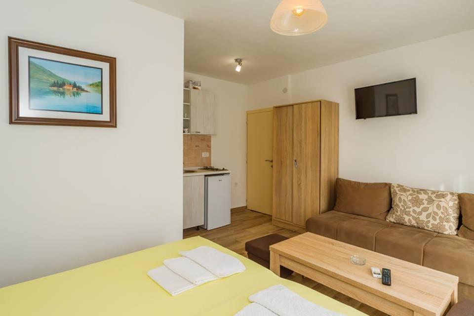 Apartments Sole Mar Sutomore Exterior photo